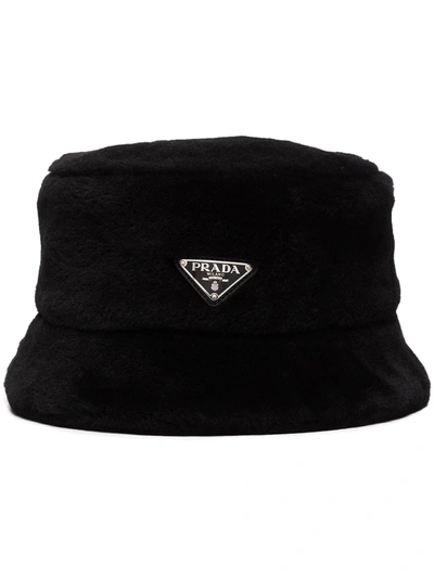 Prada Shearling Bucket Hat In Schwarz