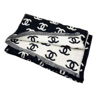 Pre-owned Chanel Wool Scarf In Black
