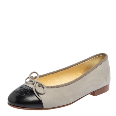 Pre-owned Chanel Grey/black Leather Cc Cap Toe Ballet Flats Size 36