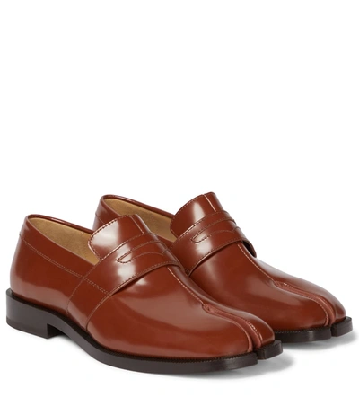 Shop Maison Margiela Tabi Leather Loafers In 棕色