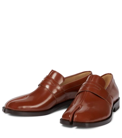 Shop Maison Margiela Tabi Leather Loafers In 棕色