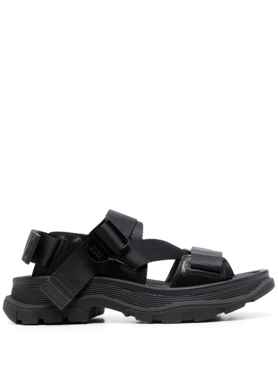 Shop Alexander Mcqueen Tread Flat Sandals In 黑色