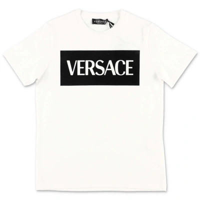 Shop Versace Young  T-shirt Bianca In Jersey Di Cotone In Bianco