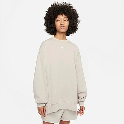 Nike cream crewneck discount sweatshirt