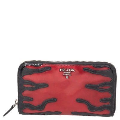 Pre-owned Prada Red/black Patent Leather Zip Around Wallet