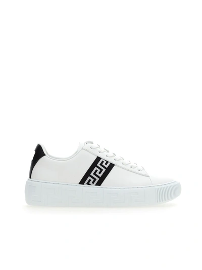 Shop Versace Sneakers In Bianco+nero