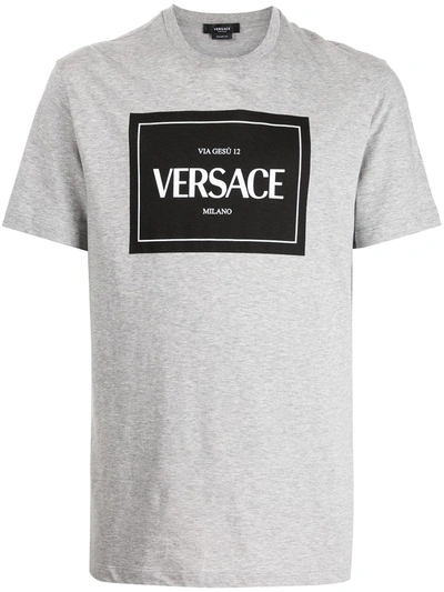 Shop Versace Logo-print Cotton T-shirt In Grau