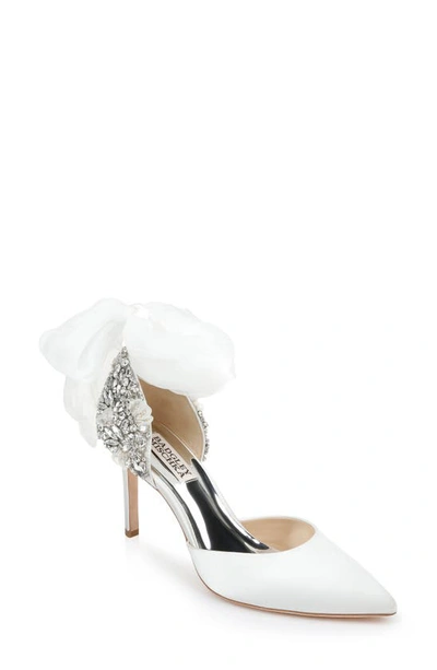 Shop Badgley Mischka Bohemia Pump In Soft White