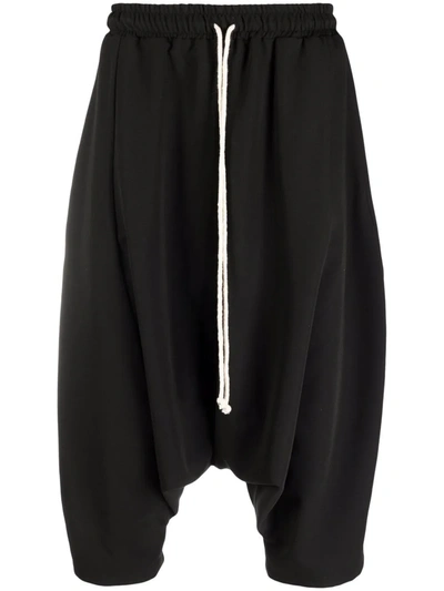 Shop Alchemy Drawstring Drop-crotch Shorts In Schwarz