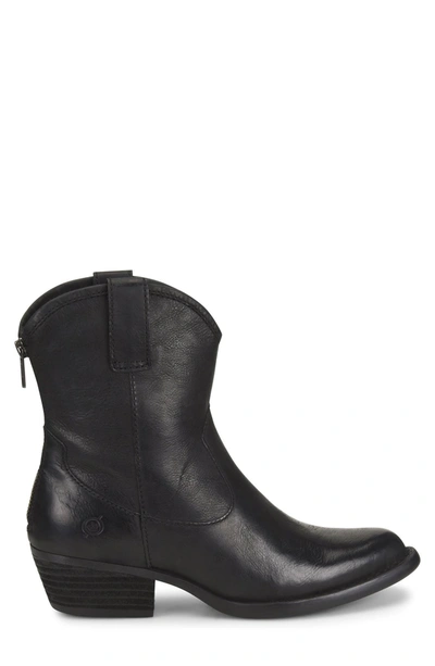 Born wynd shop boots