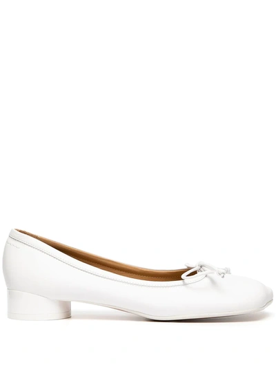 Shop Mm6 Maison Margiela Bow-detail Leather Ballerina Shoes In 白色