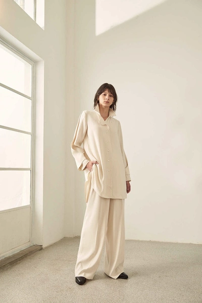 Shop Viktoria Chan Beata Long Shirt In Ivory