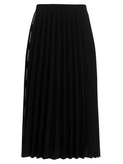 Shop Vetements Plissè Logo Midi Skirt In Black
