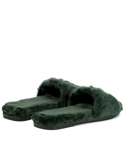 Shop Tory Burch Double T Shearling Slides In Green