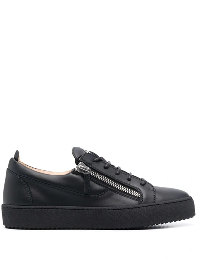 Giuseppe Zanotti Frankie Low-top Zip-detail Sneakers In Schwarz