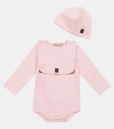 Gucci Baby Logo Cotton Bodysuit, Hat And Bib Set In Pink