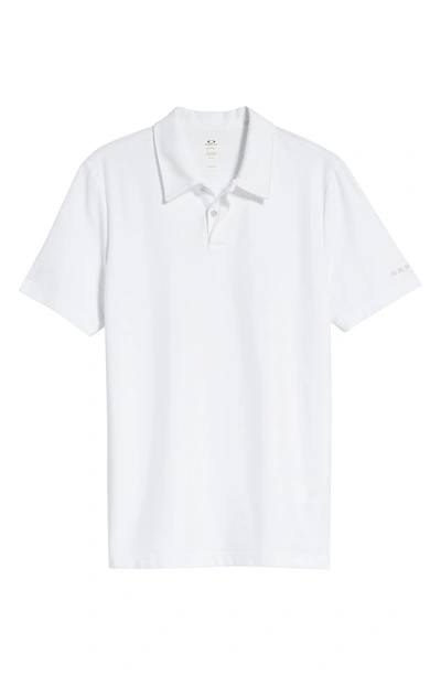 Shop Oakley Club House Regular Fit Short Sleeve Performance Polo In White