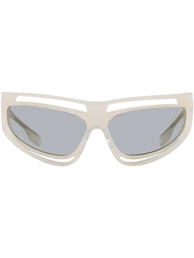 Shop Burberry Eyewear Eliot Cut-out Detail Sunglasses In Grau
