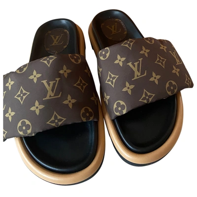 Pre-owned Louis Vuitton Pool Pillow Mules In Brown