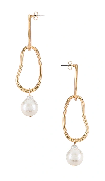 Ettika Pearl Drop Earring In Metallic Gold