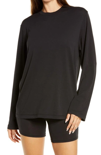 Shop Skims Boyfriend Long Sleeve T-shirt In Onyx