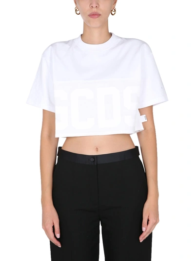 Shop Gcds Cropped T-shirt In White