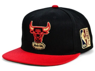 Shop Mitchell & Ness Chicago Bulls Patch N Go Snapback Cap In Black/red