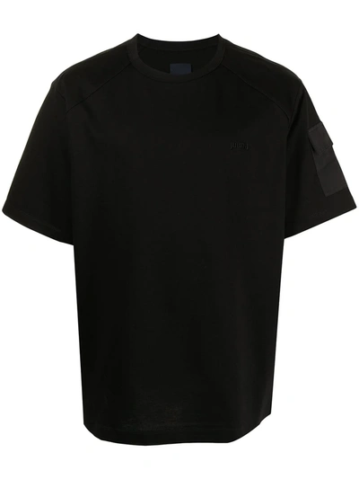 Shop Juunj Embroidered-logo T-shirt In Schwarz