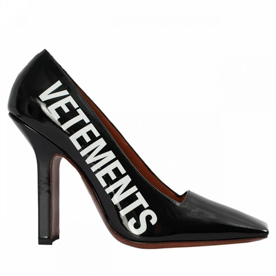 Shop Vetements Patent Leather Pumps With Logo In Black