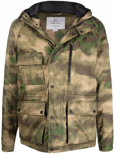 Shop Woolrich Camouflage-print Hooded Down Jacket In Grün