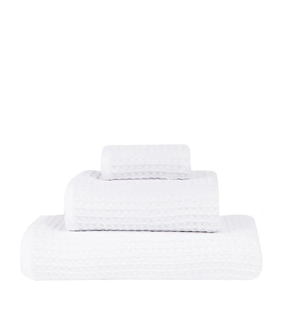 Shop Uchino Air Waffle Bath Towel (70cm X 140cm) In White