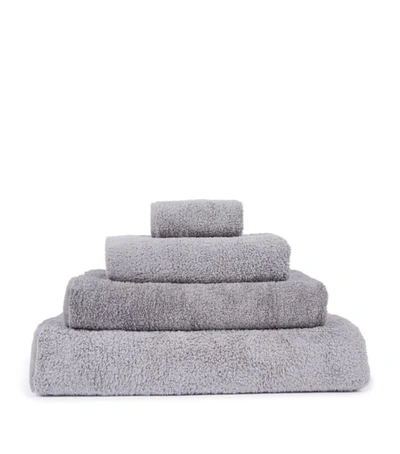 Shop Uchino Zero Twist Bath Towel (70cm X 140cm) In Grey