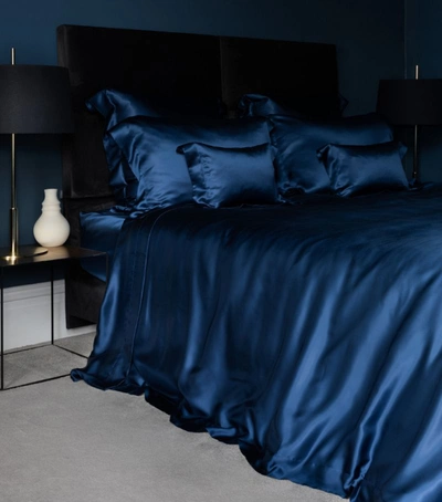 Shop Gingerlily Silk Super King Fitted Sheet (180cm X 200cm) In Navy