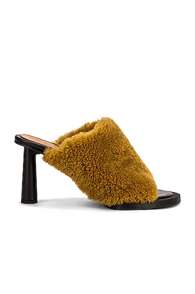 Shop Jacquemus Les Mules Carre Rond In Khaki Shearling