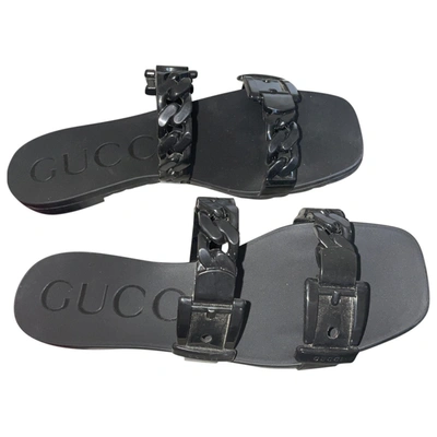 Pre-owned Gucci Flip Flops In Black