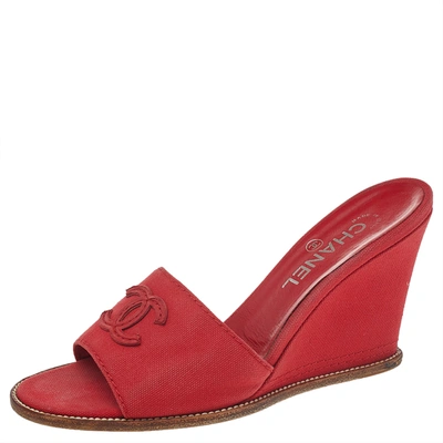 Pre-owned Chanel Red Canvas Cc Wedge Slide Sandals Size 38.5