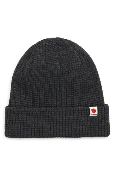 Shop Fjall Raven Tab Beanie In Cabin Red