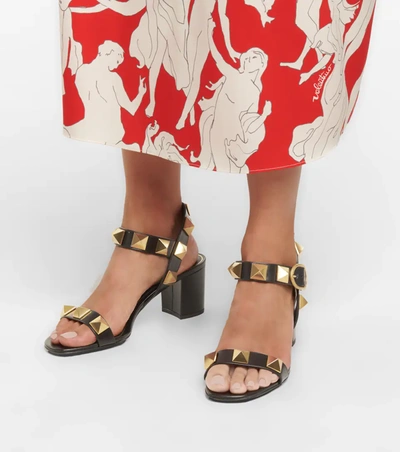 Valentino Roman Stud 60 Leather Sandal In 黑色