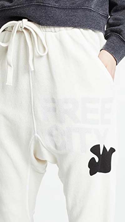Freecity Super Fluffy Pocket Sweatpants In Creamy Yumm