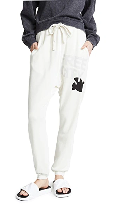 Freecity Super Fluffy Pocket Sweatpants In Creamy Yumm