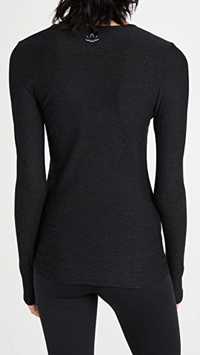 Beyond Yoga Featherweight Classic Crew Pullover Top In Darkest Night
