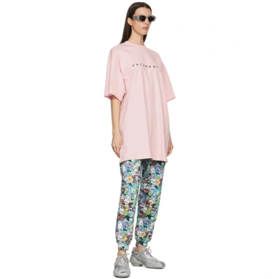 Shop Vetements Pink Friendly Logo T-shirt In Baby Pink