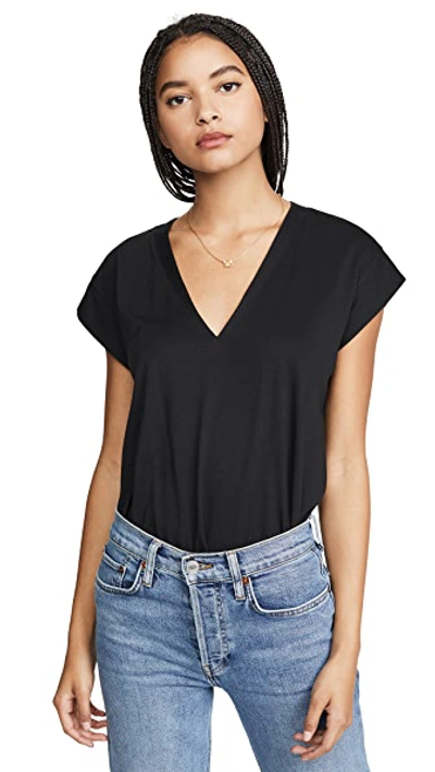 Shop Frame Le Mid Rise V Neck Tee Noir