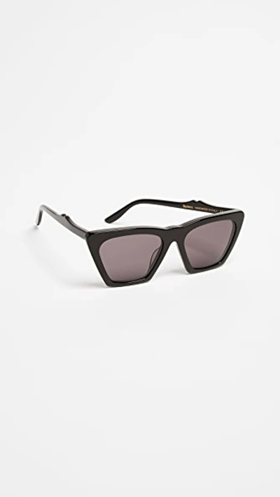 Shop Illesteva Lisbon Sunglasses In Black