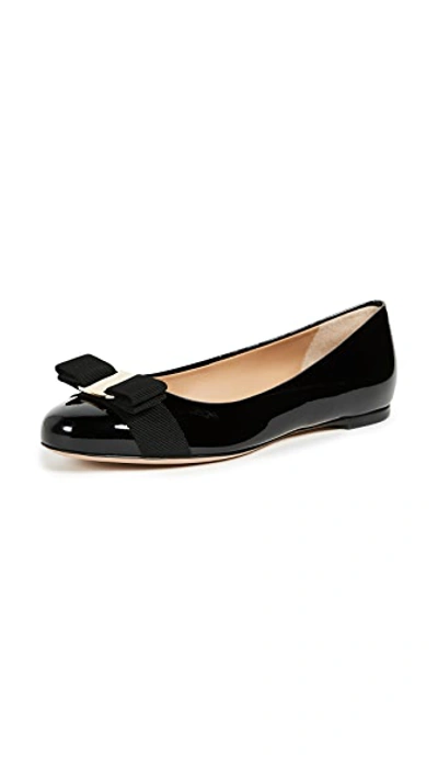 Ferragamo Varina Bow-embellished Patent-leather Ballet Flats In Nero