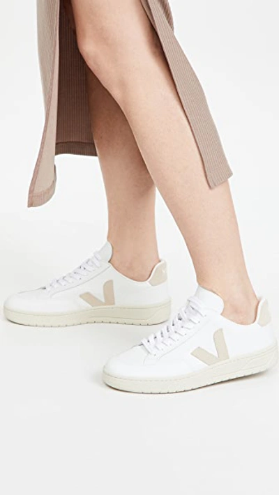 Veja V-12 Sneakers In Extra-white/sable