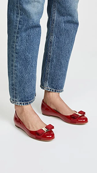 Ferragamo Varina Patent Leather Bow Ballerina Flats In Rosso