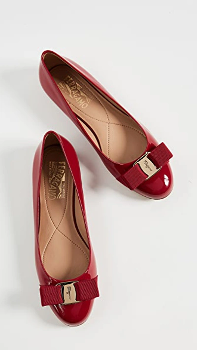 Ferragamo Varina Patent Leather Bow Ballerina Flats In Rosso