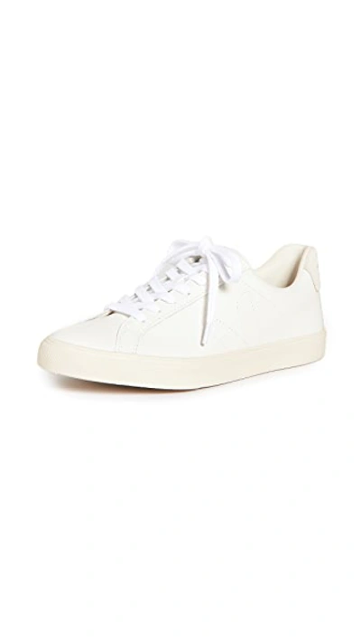Veja Embroidered-logo Low-top Sneakers In Extra White