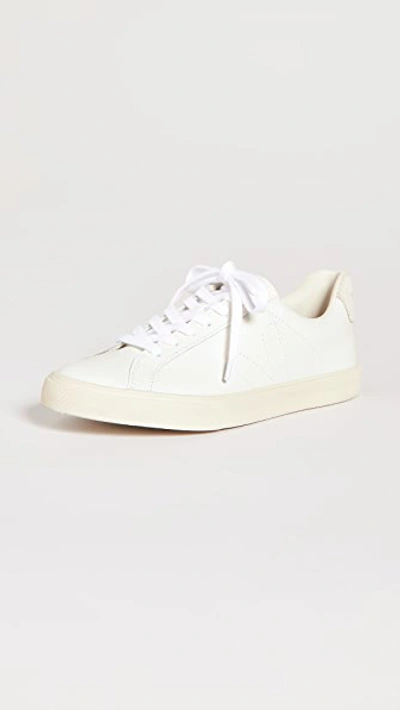 Veja Embroidered-logo Low-top Sneakers In Extra White